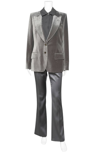 TOM FORD (RARE) 3-Piece Suit Size: Jacket - IT 44 / Comparable to US 6-8 Top - IT 42 / Comparable to US 4-6 Pants - IT 44 / Comparable to US 6-8