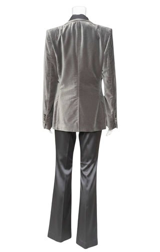 TOM FORD (RARE) 3-Piece Suit Size: Jacket - IT 44 / Comparable to US 6-8 Top - IT 42 / Comparable to US 4-6 Pants - IT 44 / Comparable to US 6-8