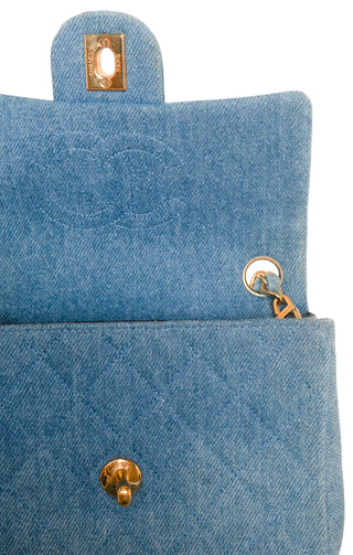 VINTAGE CHANEL (RARE) Bag Size: 6.75" x 2.5" x 4.75"; 20.5" strap