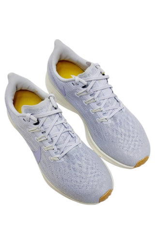 NIKE Sneakers Size: US 9