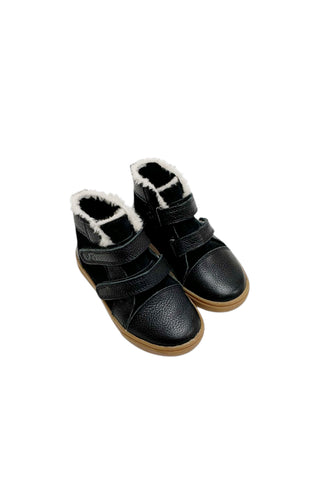 UGG Boots Size: Toddler US 9