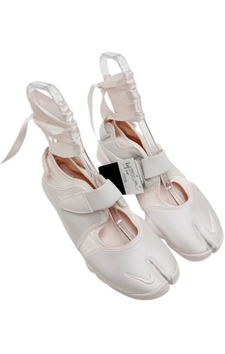 NIKE (RARE & NEW) with tags Shoes Size: US 9