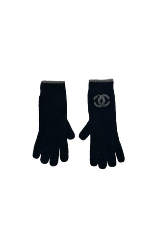 CHANEL (RARE) Scarf & Gloves Set Size: See Description