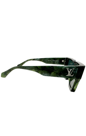 LOUIS VUITTON (RARE) Sunglasses Size: 8.25" x 2.5"