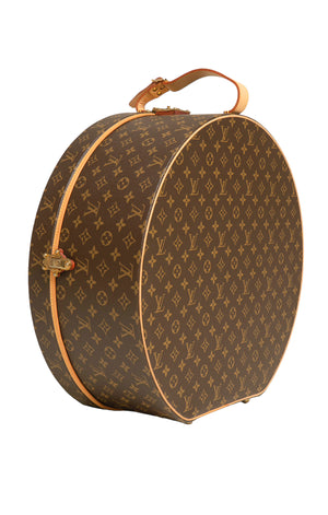 LOUIS VUITTON (RARE) Luggage Size: 50: 20" x 8" x 19"; 4.5" drop handle