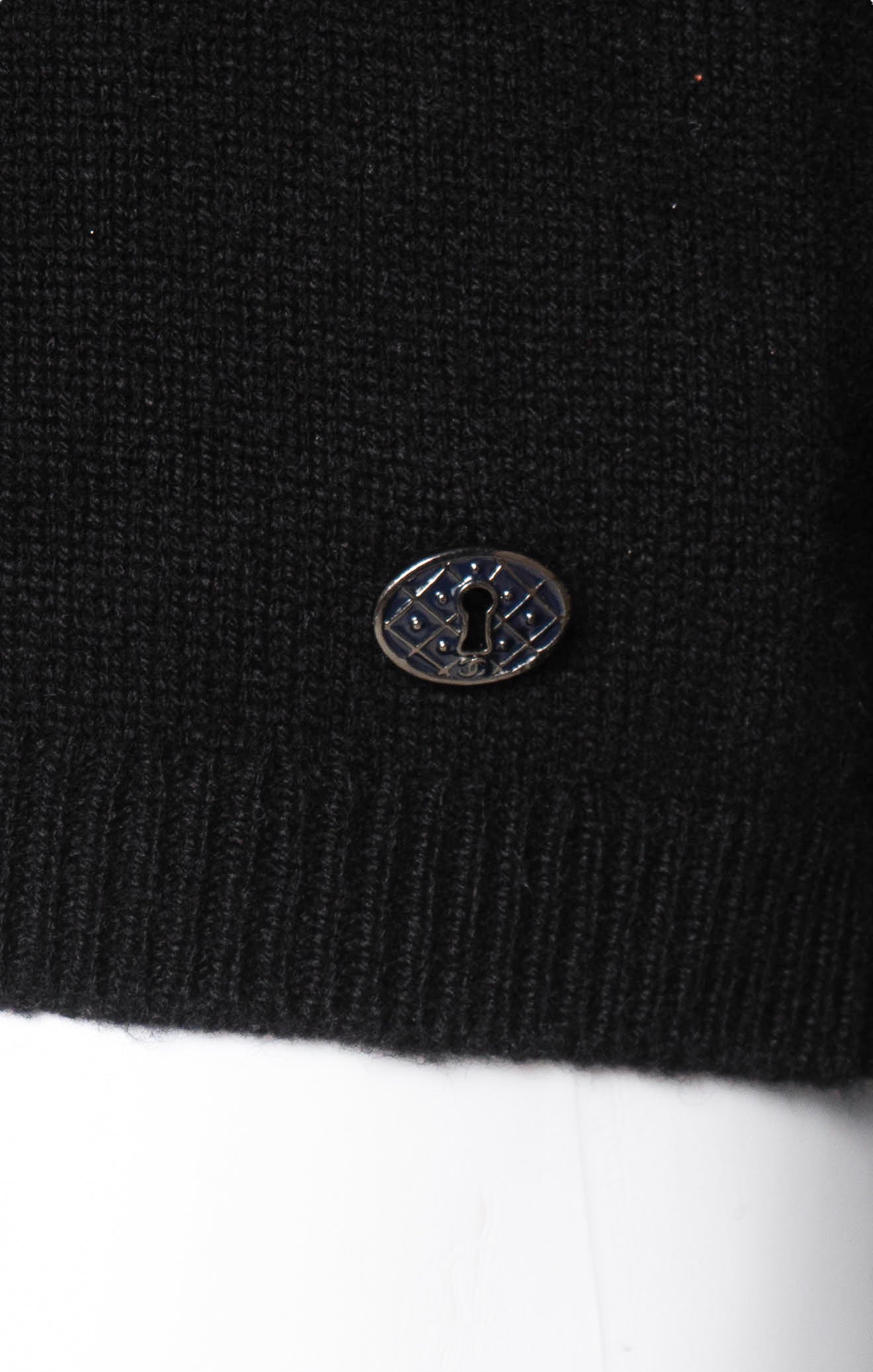 CHANEL (RARE) Sweater Size: M