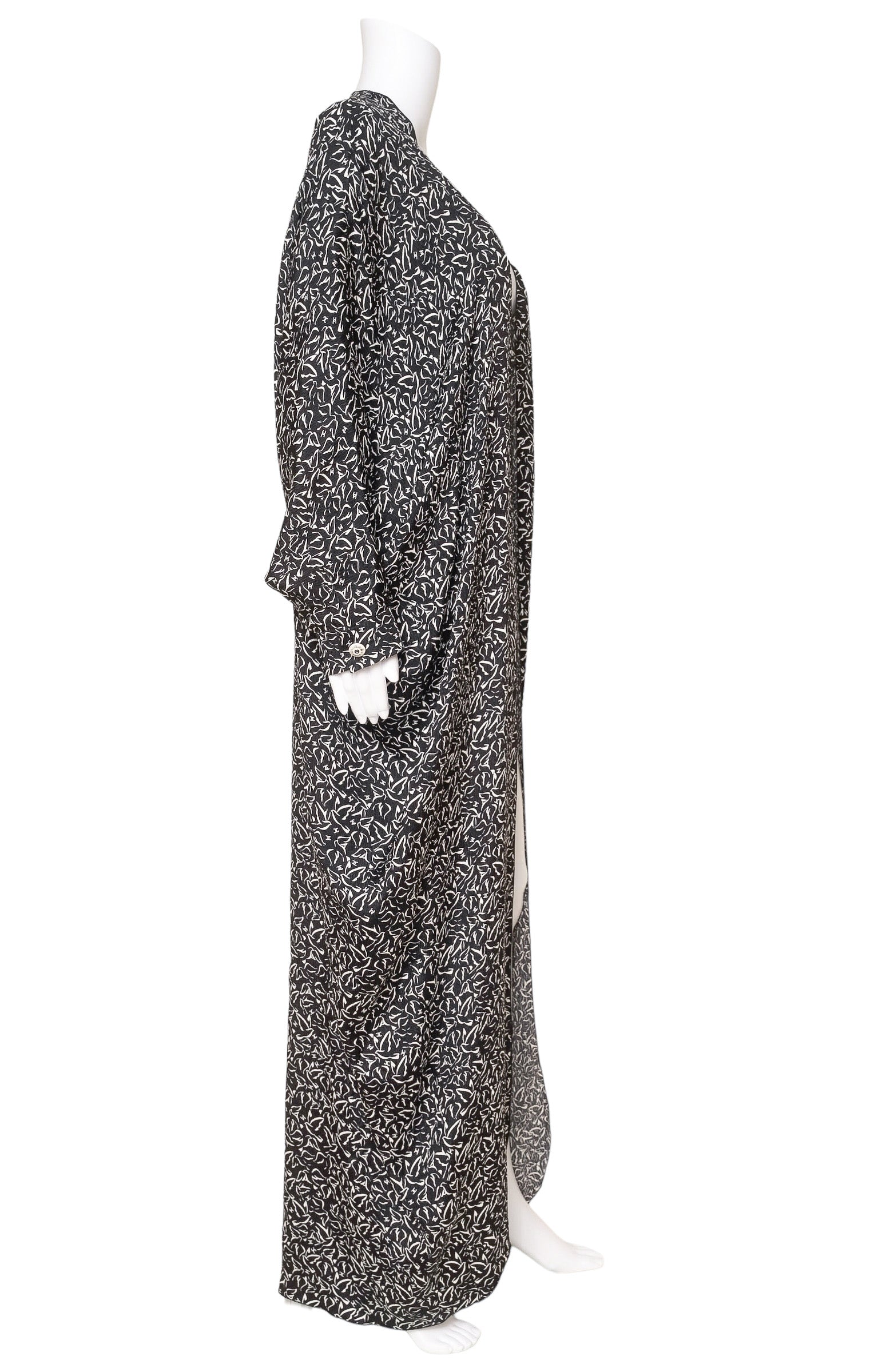 CHANEL (RARE) Kimono Size: FR 40 / Comparable to US 8-10