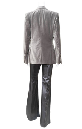 TOM FORD (RARE) 3-Piece Suit Size: Jacket - IT 44 / Comparable to US 6-8 Top - IT 42 / Comparable to US 4-6 Pants - IT 44 / Comparable to US 6-8
