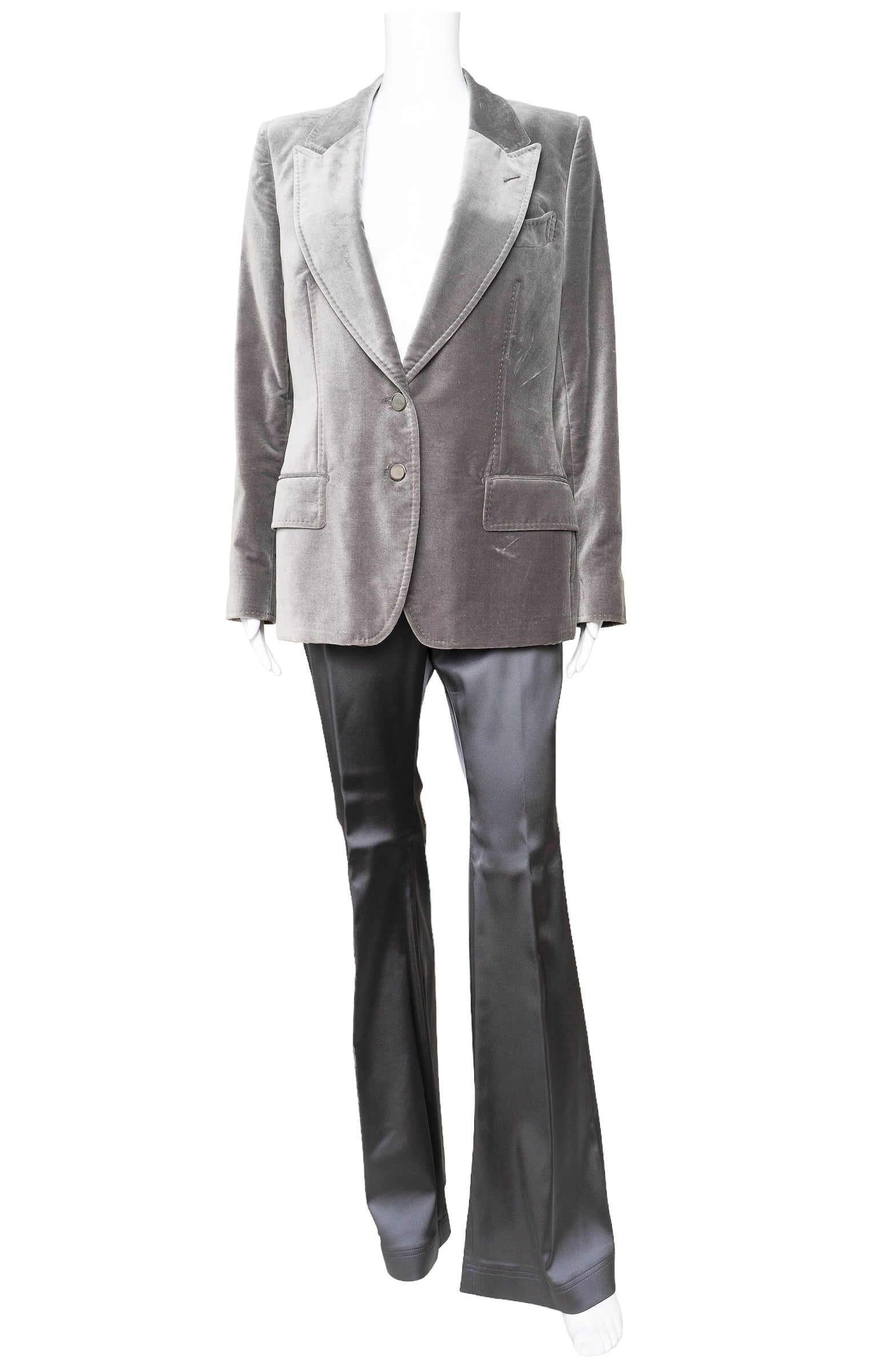 TOM FORD (RARE) 3-Piece Suit Size: Jacket - IT 44 / Comparable to US 6-8 Top - IT 42 / Comparable to US 4-6 Pants - IT 44 / Comparable to US 6-8